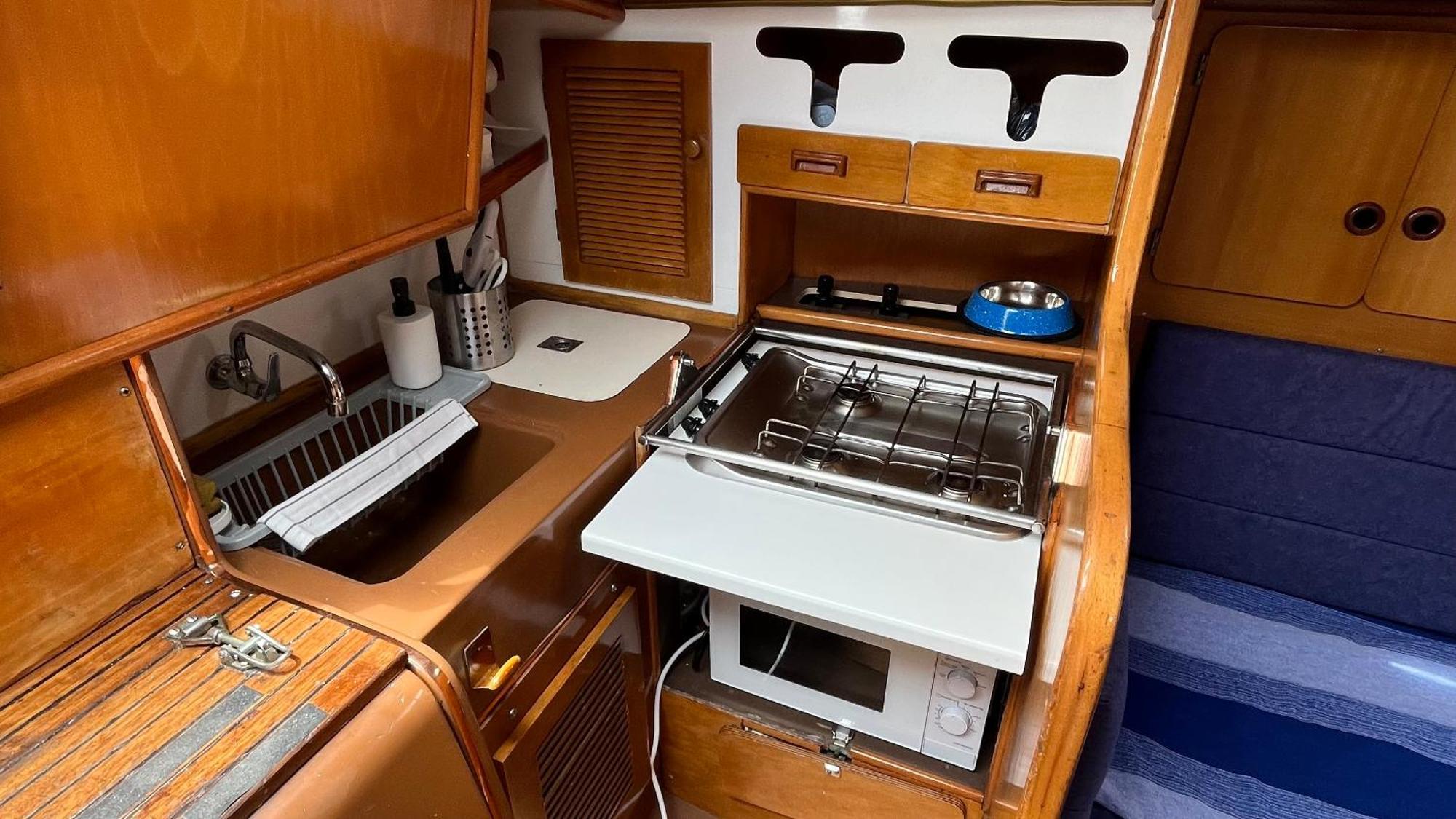 Botel Velero Puma 32